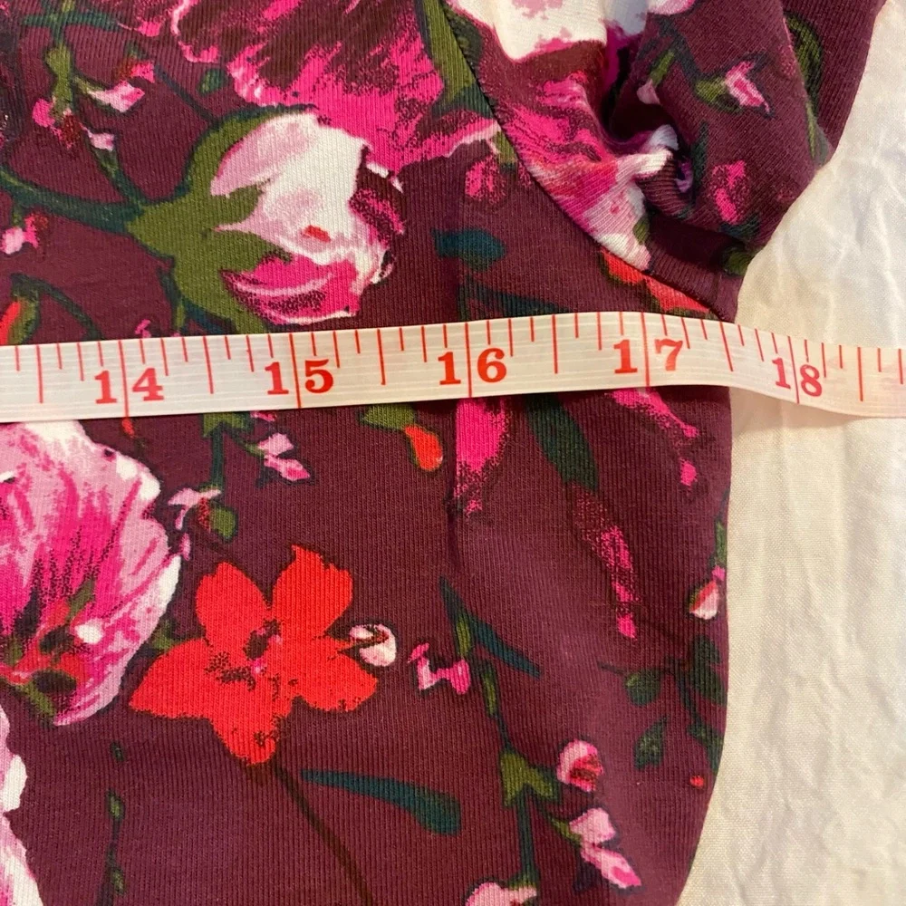 Isaac Mizrahi, floral, peplum top with 3/4 sleeves. Size XS - Picture 5 of 8